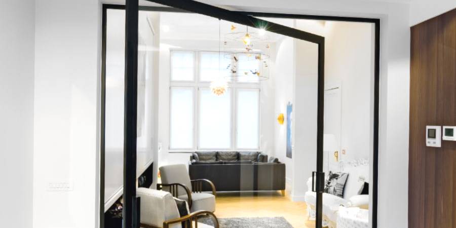 pivoterende binnendeur plaatsen